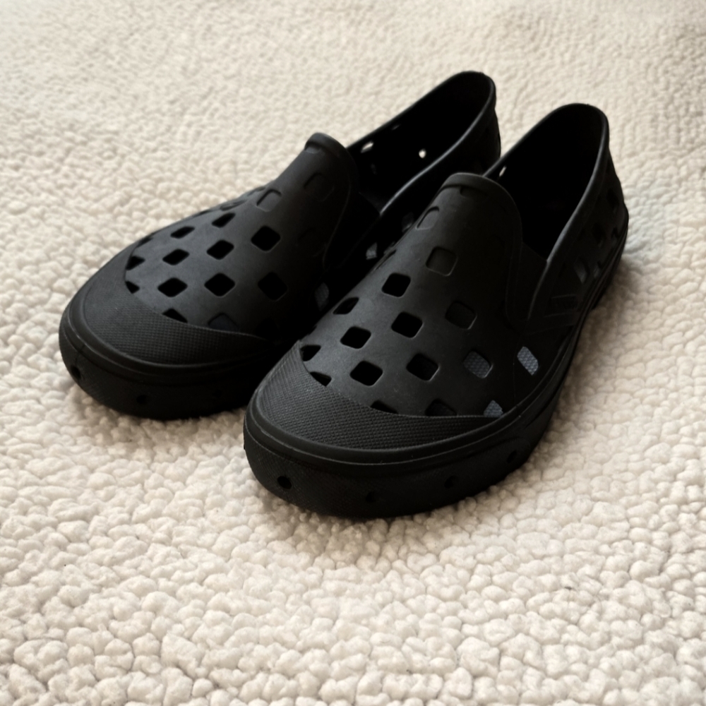 Vans MTE TRK slip ons